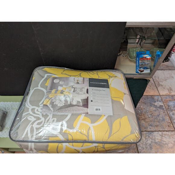 Madison Park Lola 7 Pieces California King Comforter Set Yellow Gray NEW - Picture 6 of 16